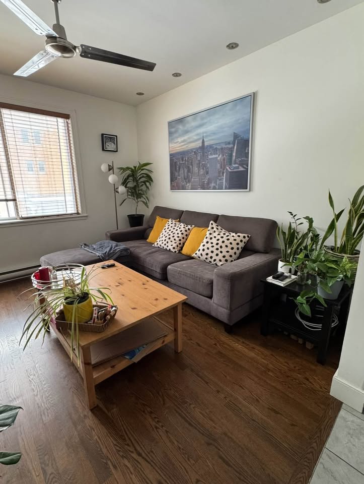 Room in 2 Bed 1 Bath - Apartment