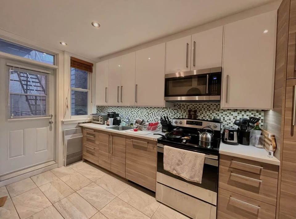 Room in 2 Bed 1 Bath - Apartment